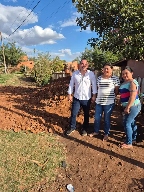 Colaboración de postes para la comunidad.